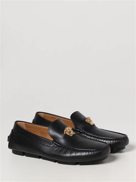 VERSACE: Mocassino in pelle con dettaglio Greca 